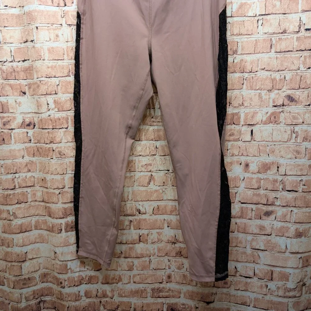 Walk Pop Leggings Pink with Black Side Panels Size Medium - Picture 4 of 12